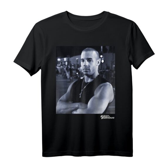 40. Geburtstag Dominic Arms Crossed Portrait T-Shirt - Offiziell lizenziertes Jubiläumsoutfit für Männer